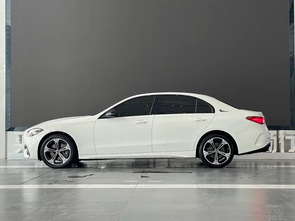 Mercedes-Benz C-Class — миниатюра 3