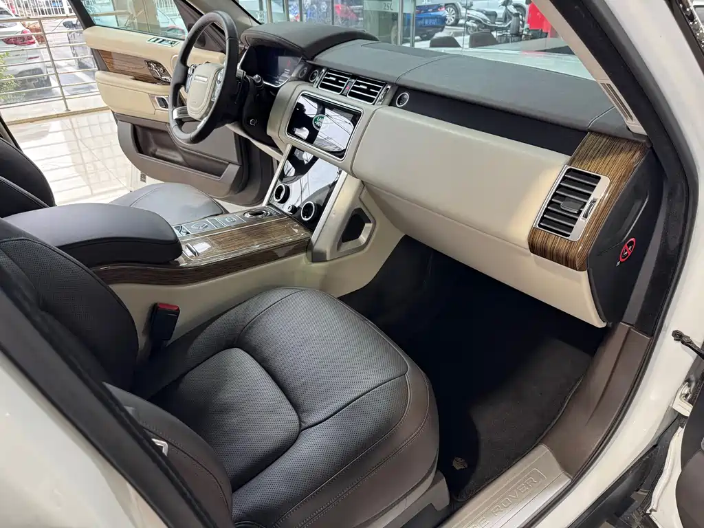 Land Rover Range Rover — миниатюра 17