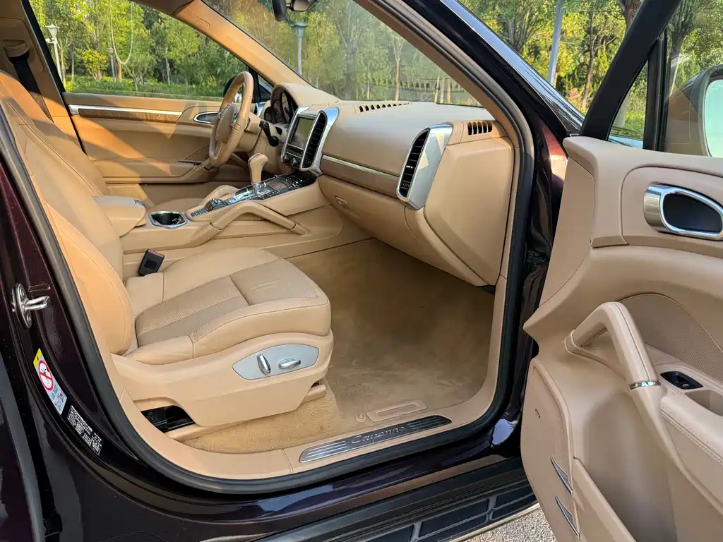 Porsche Cayenne — миниатюра 12