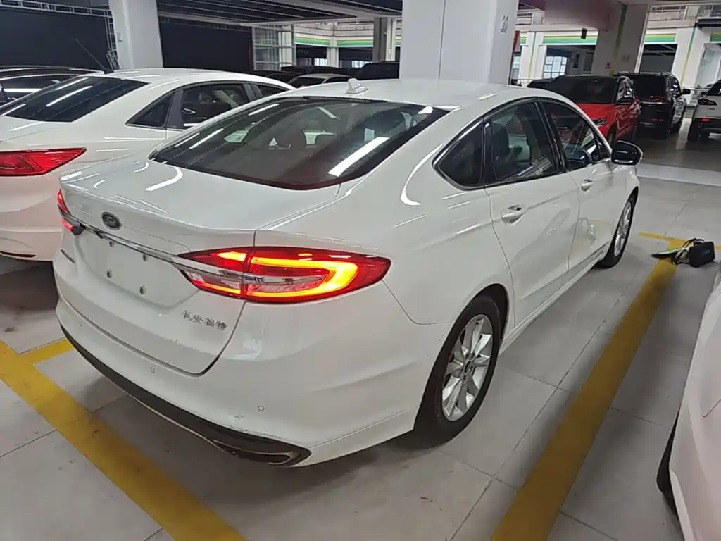 Ford Mondeo — миниатюра 7