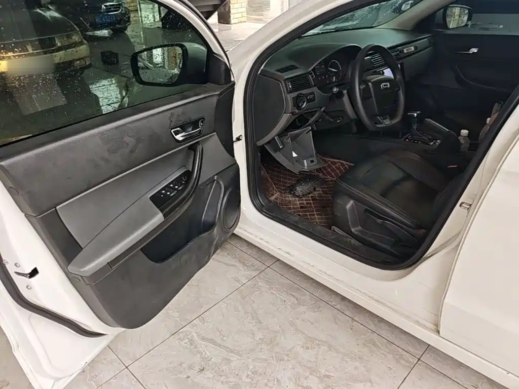 Qoros Qoros 3 — миниатюра 16