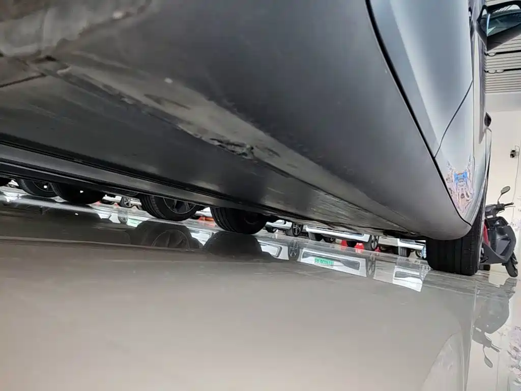 Tesla Model Y — миниатюра 21