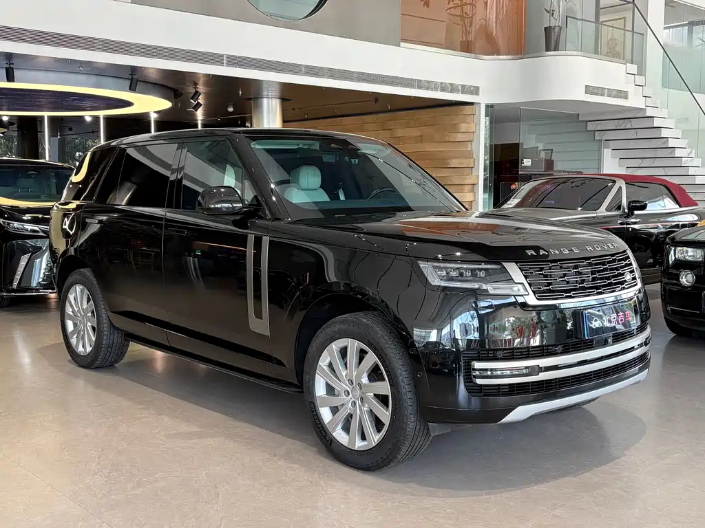 Land Rover Range Rover 2024 3.0 L6 400PS Long Wheelbase мест