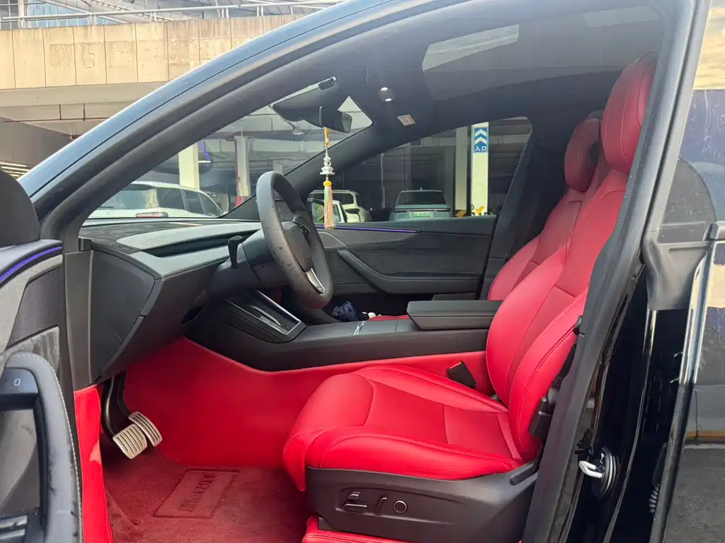 Tesla Model Y L — миниатюра 4