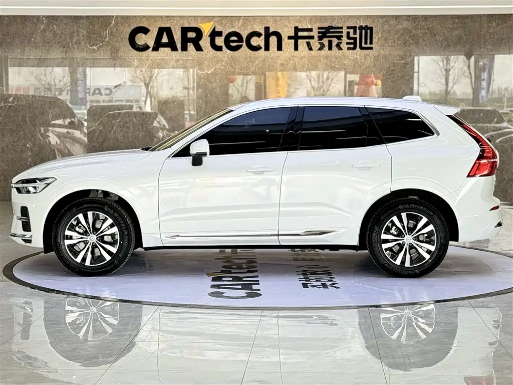 Volvo XC60 2024 B5 Luxury