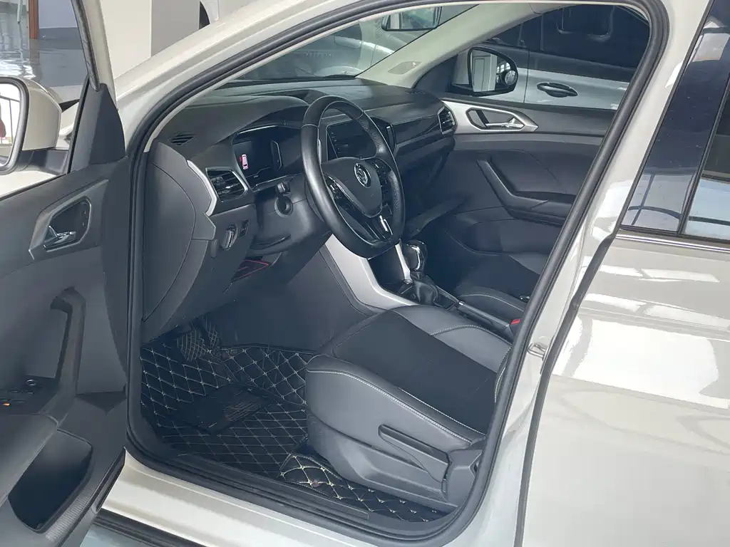 Volkswagen T-Cross — миниатюра 7