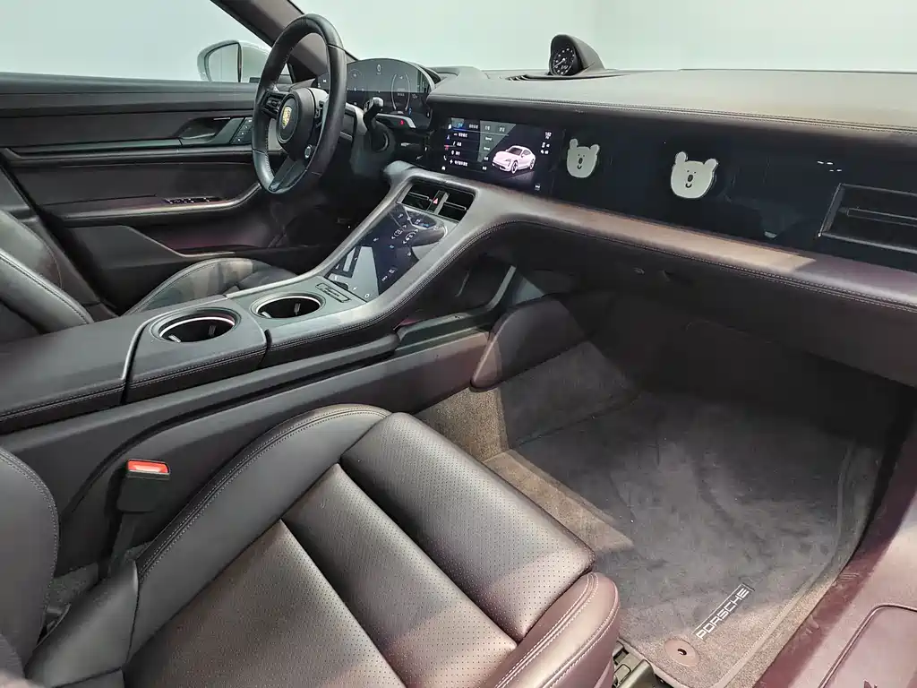 Porsche Taycan — миниатюра 7