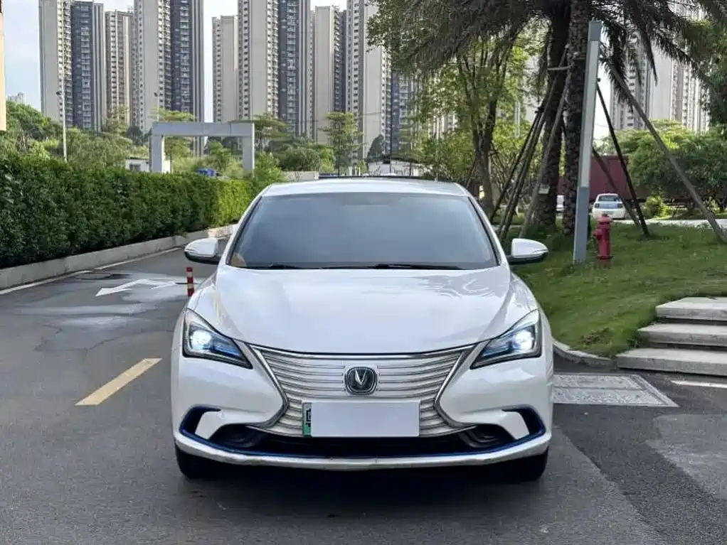 Changan Eado New Energy — миниатюра 2