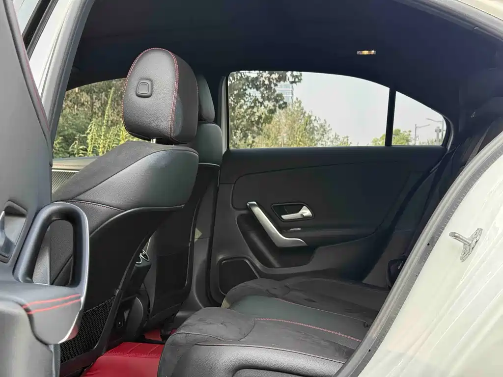 Mercedes-Benz A-Class — миниатюра 6