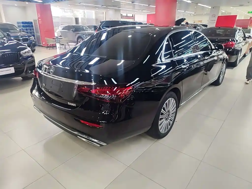 Mercedes-Benz E-Class — миниатюра 7