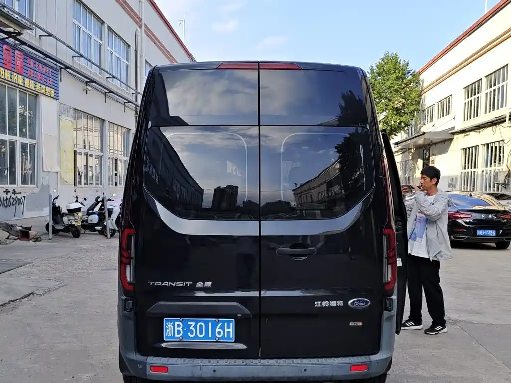 Ford Transit — миниатюра 4