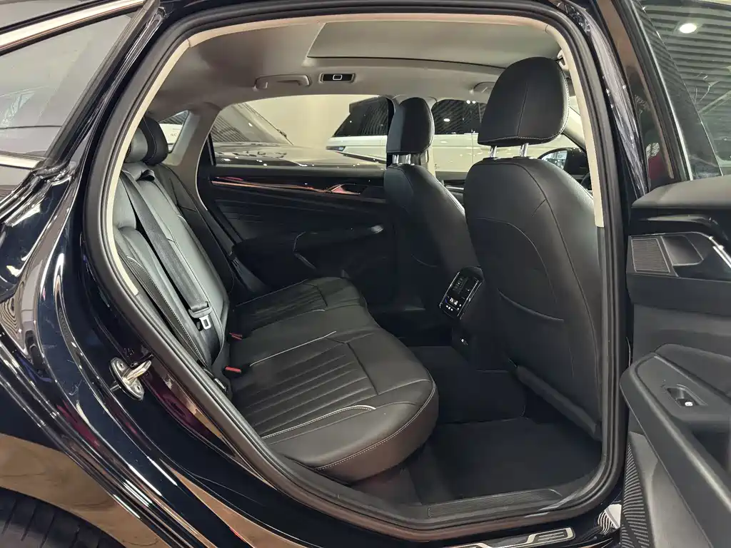 Volkswagen Passat 2023 330TSI Elite