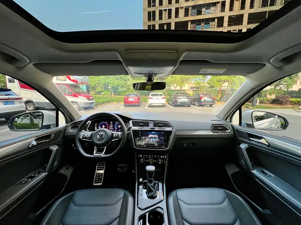 Volkswagen Tiguan L L 2021 330TSI AT R-Line