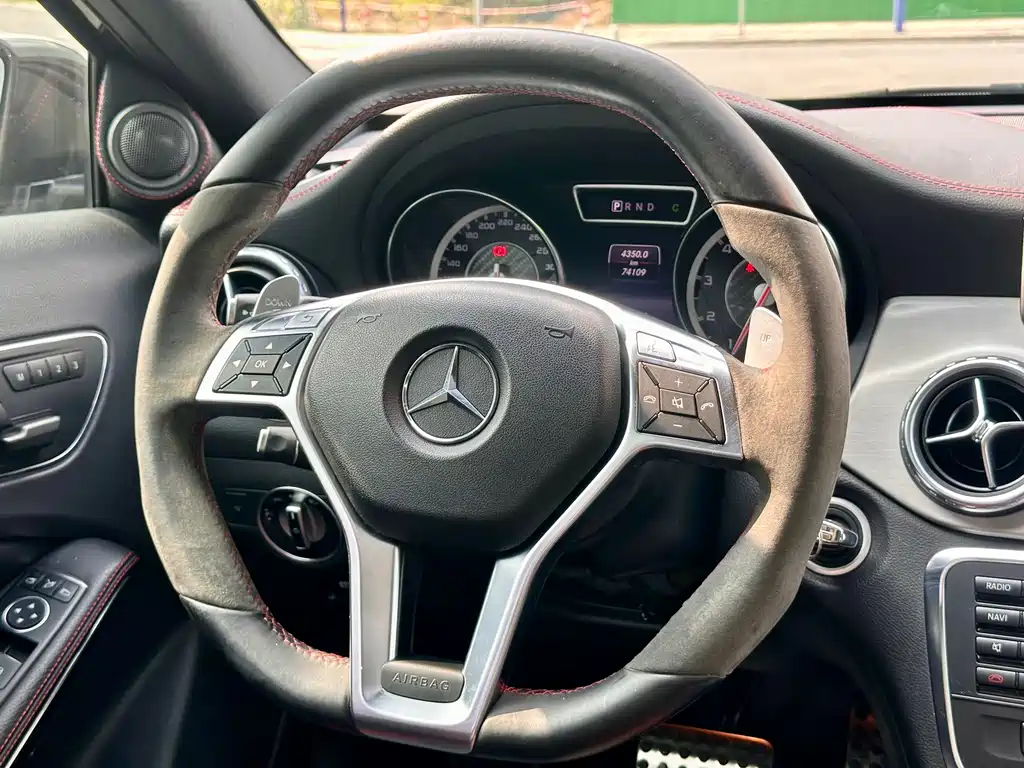 Mercedes-Benz GLA AMG — миниатюра 10