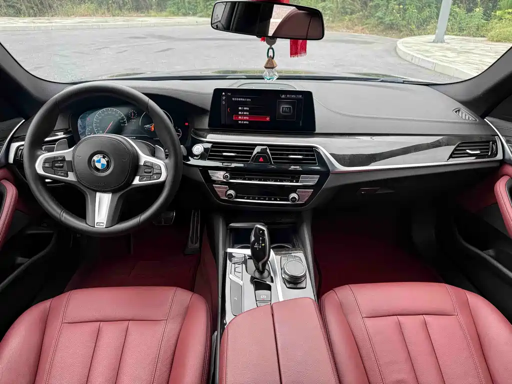 BMW 5 Series — миниатюра 7