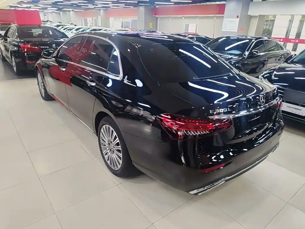 Mercedes-Benz E-Class — миниатюра 5