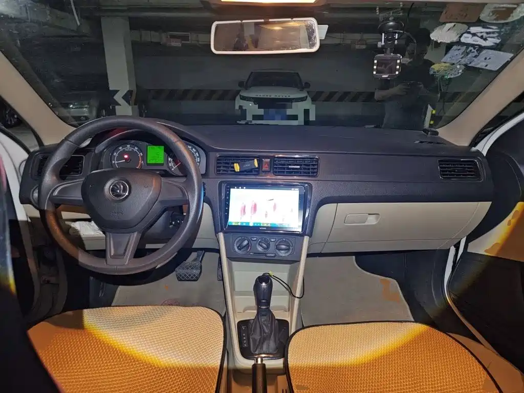 Skoda Rapid — миниатюра 10