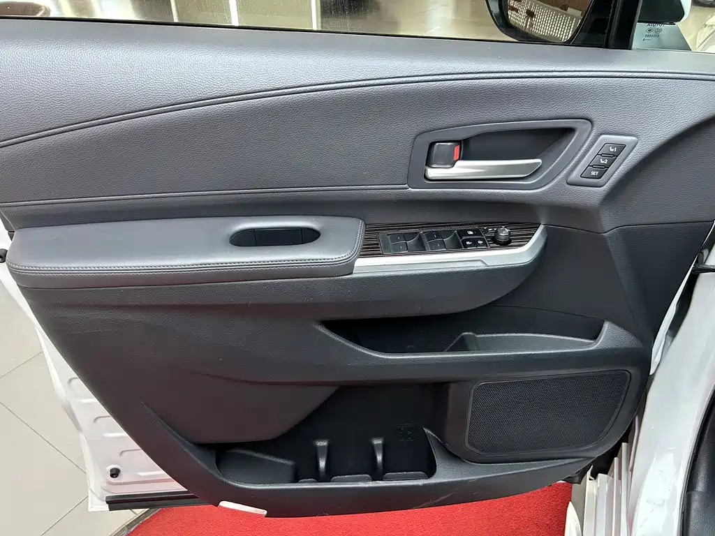 Toyota Granvia — миниатюра 12