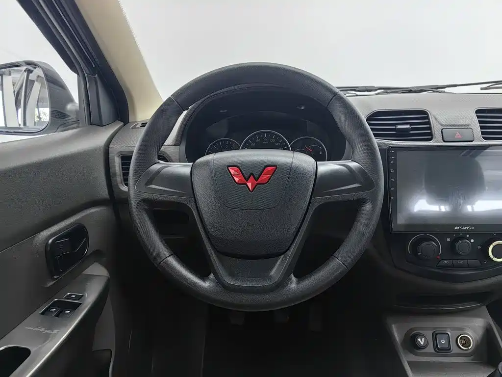 Wuling Hongguang — миниатюра 11