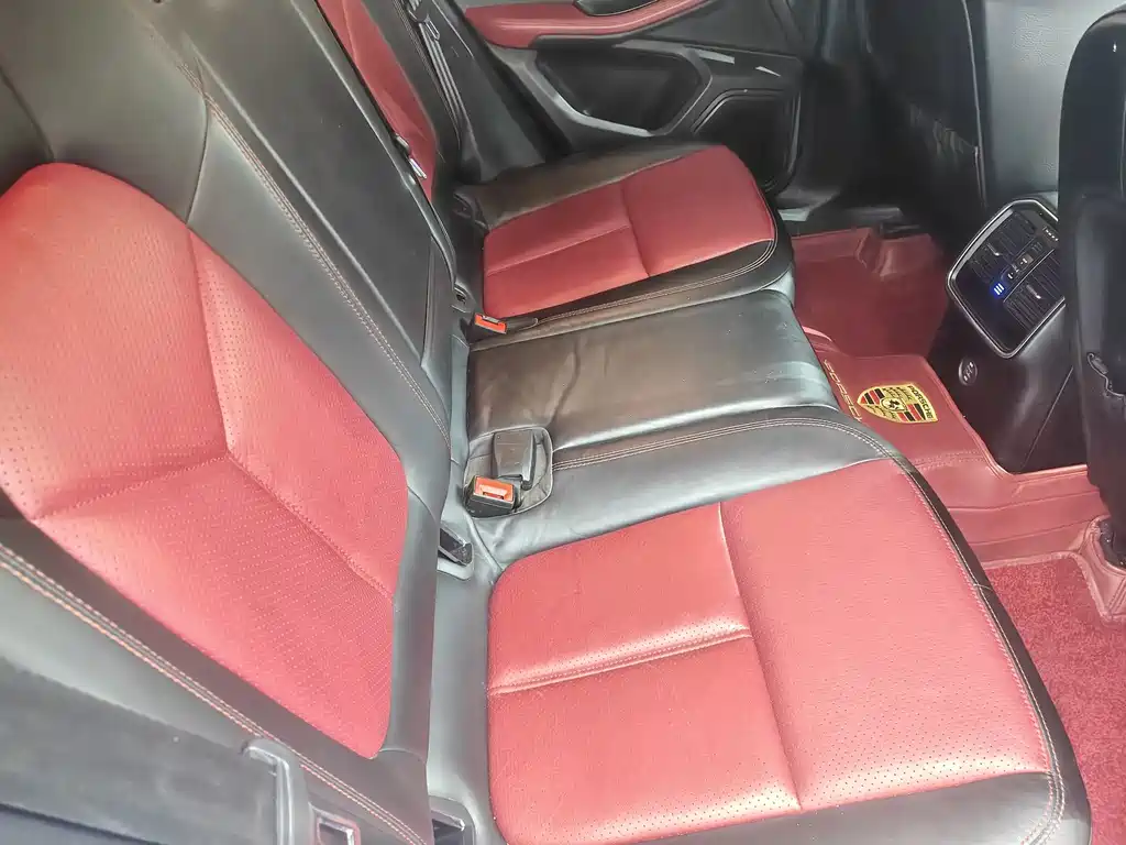 Porsche Macan — миниатюра 9
