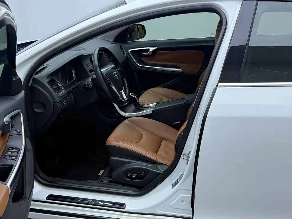 Volvo S60 — миниатюра 5