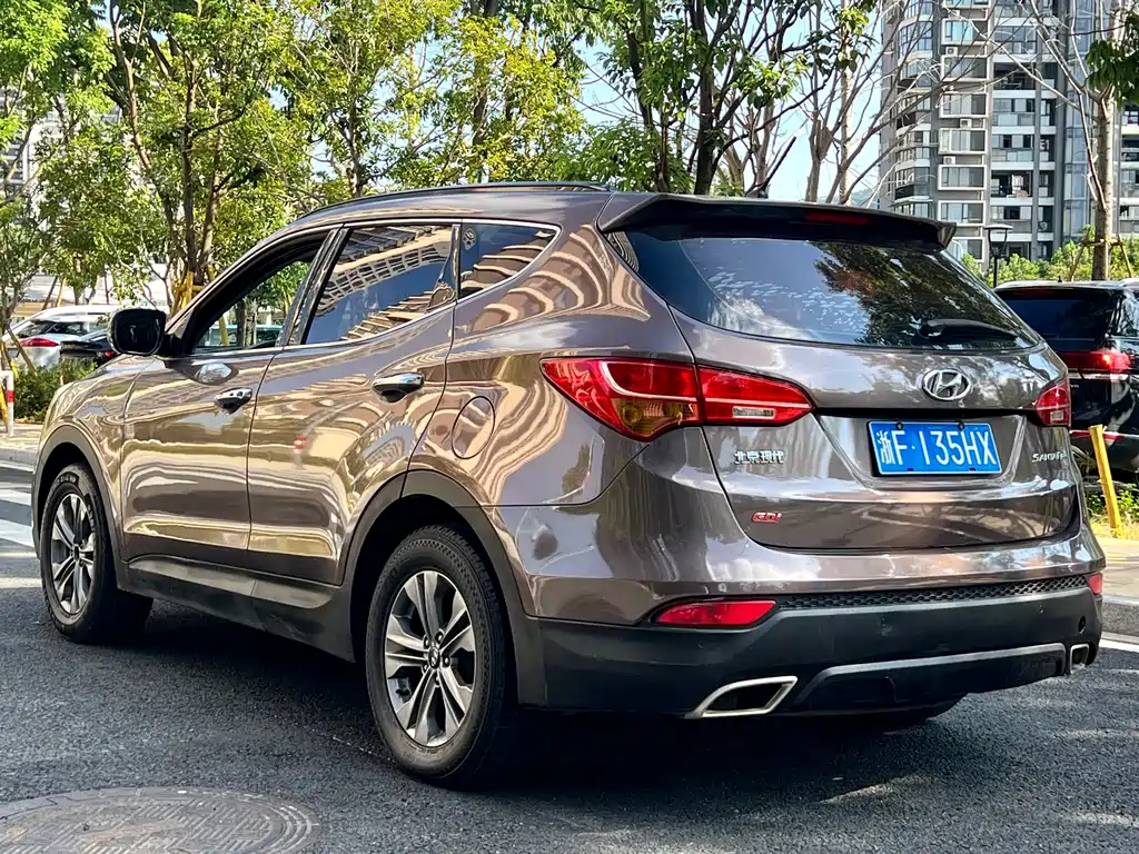 Hyundai Santa Fe 2015 2.4L AT 5 мест