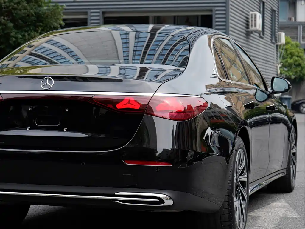 Mercedes-Benz E-Class — миниатюра 7