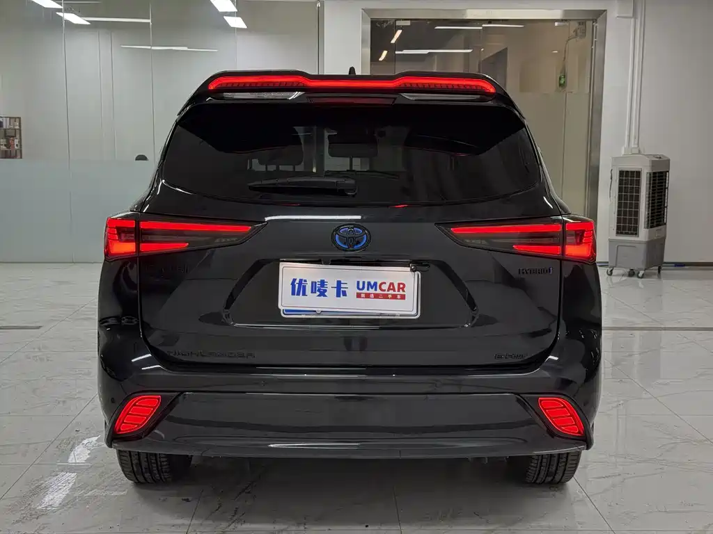 Toyota Highlander 2023 2.5L 7 мест