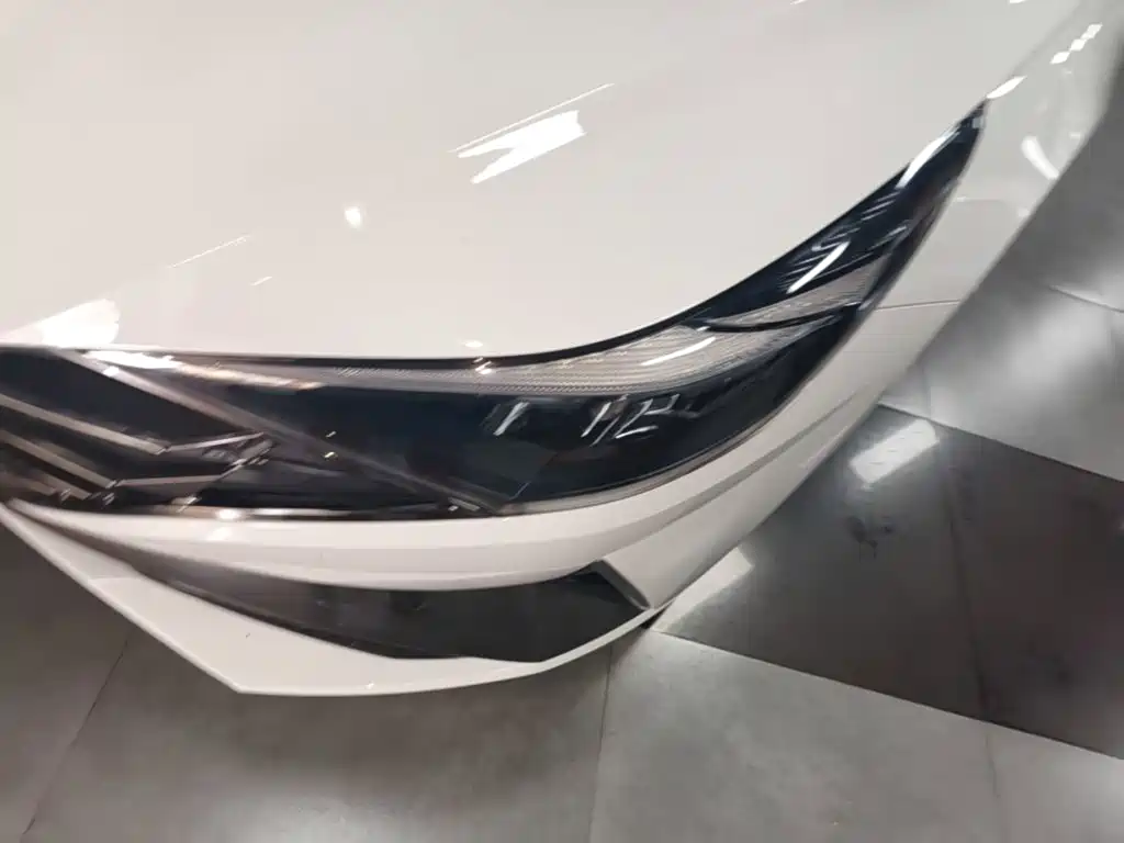 Hyundai Elantra — миниатюра 24