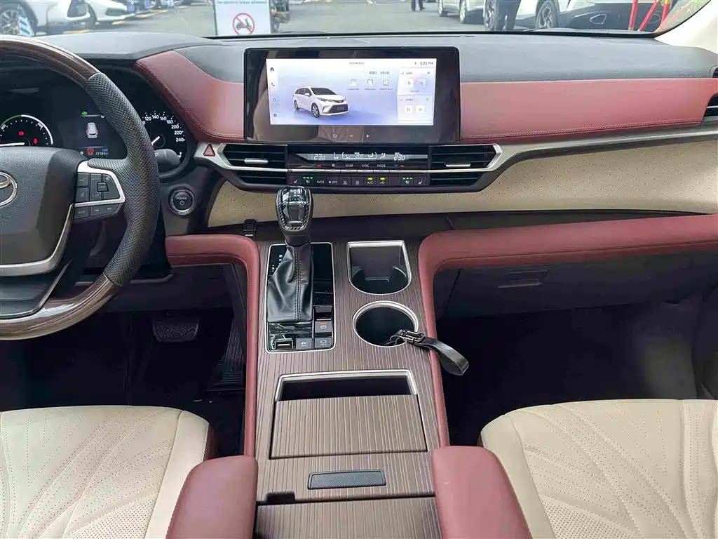 Toyota Granvia — миниатюра 28
