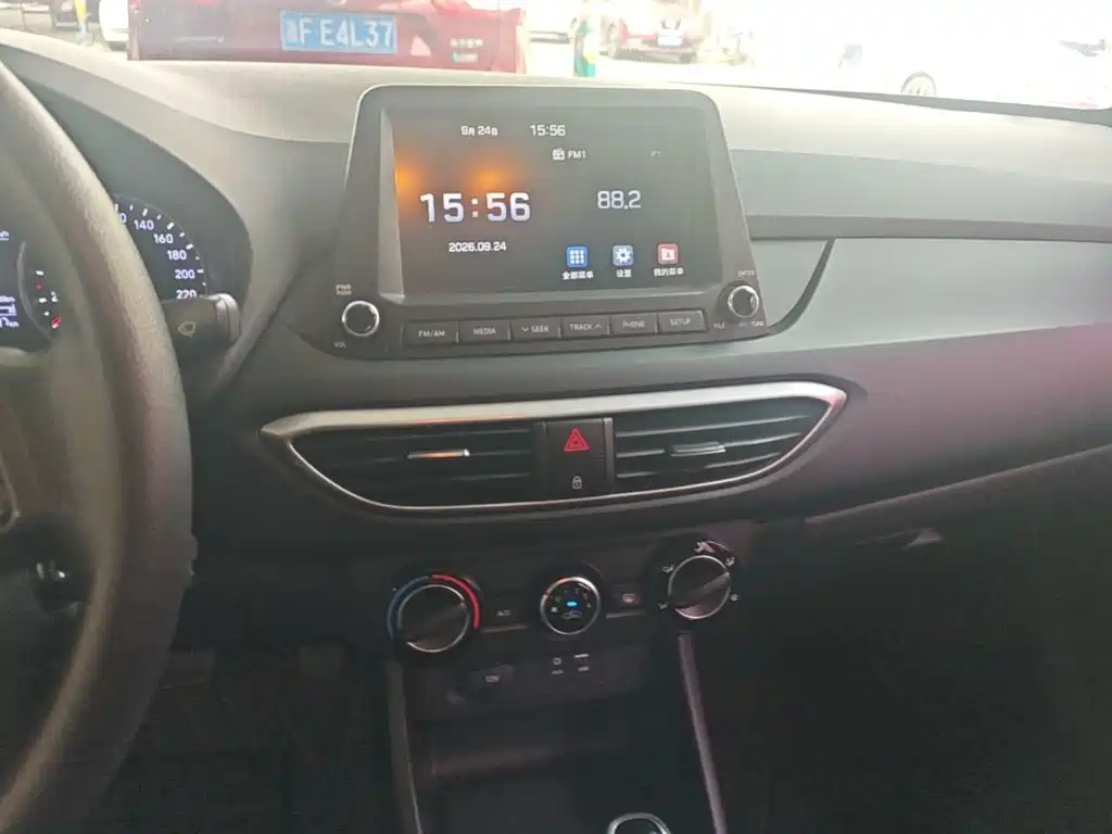 Hyundai Elantra — миниатюра 13