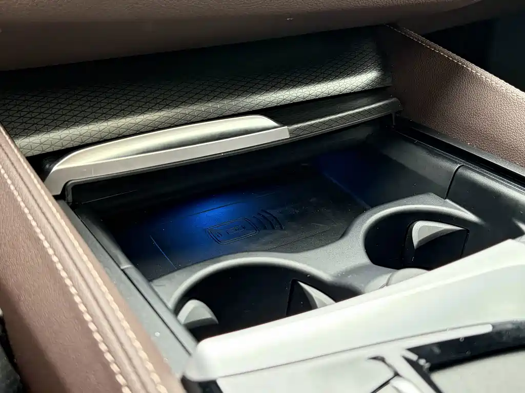 BMW 5 Series New Energy — миниатюра 21