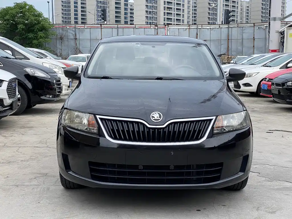 Skoda Rapid 2013 1.6L MT