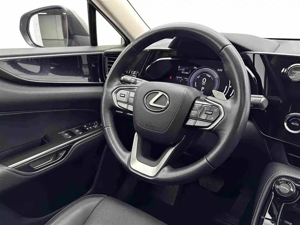 Lexus NX — миниатюра 8