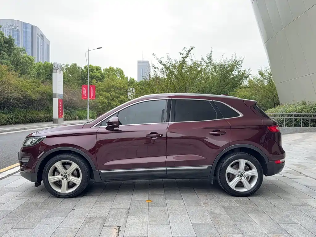 Lincoln MKC — миниатюра 5