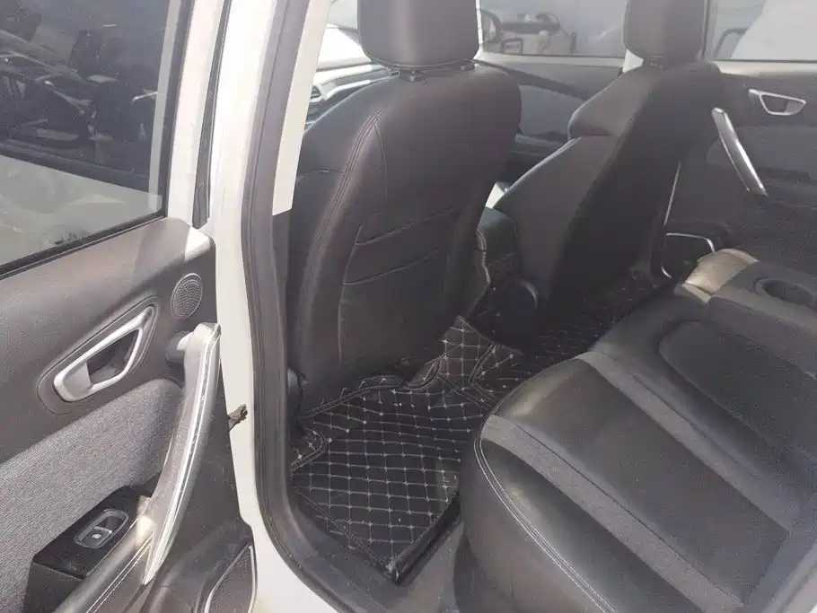 BAIC EX3 — миниатюра 11