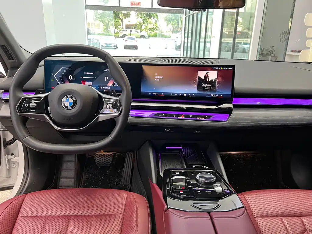 BMW 5 Series — миниатюра 7