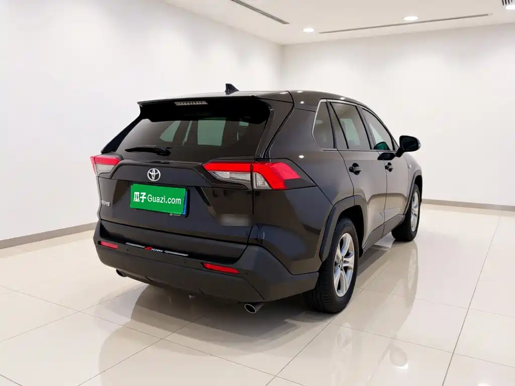 Toyota RAV4 — миниатюра 7