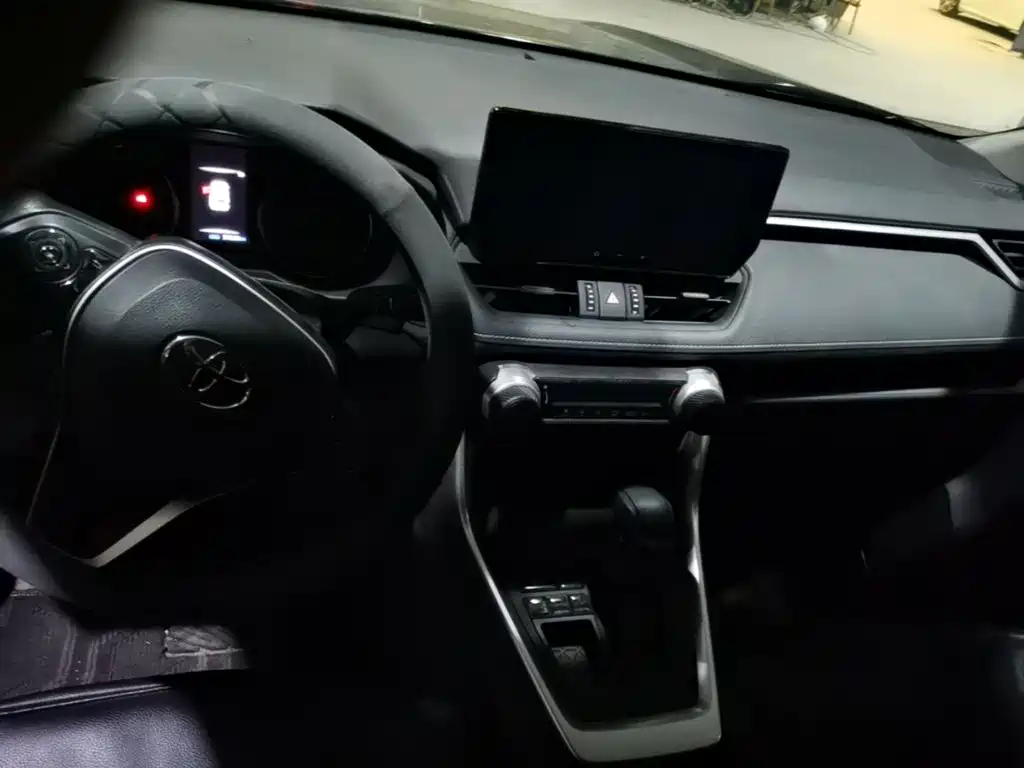 Toyota RAV4 — миниатюра 11