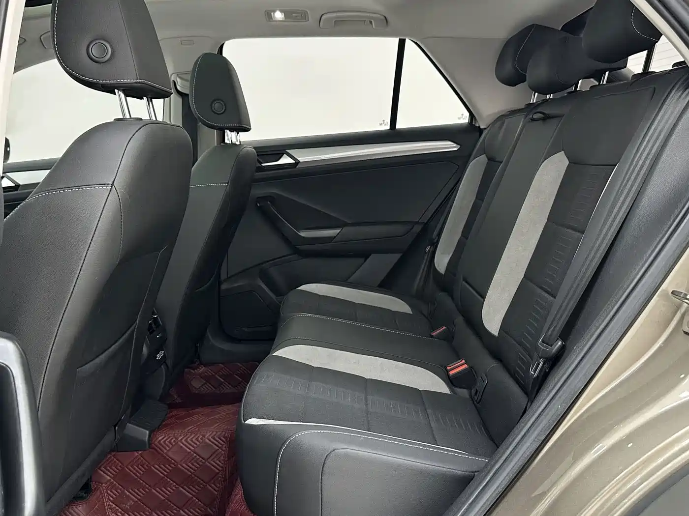 Volkswagen T-Roc 2022 Champagne/brown из Китая