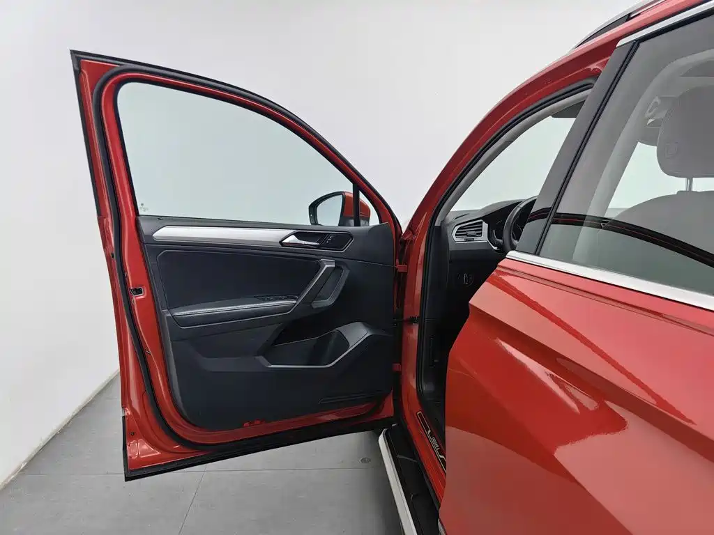 Volkswagen Tiguan L — миниатюра 8