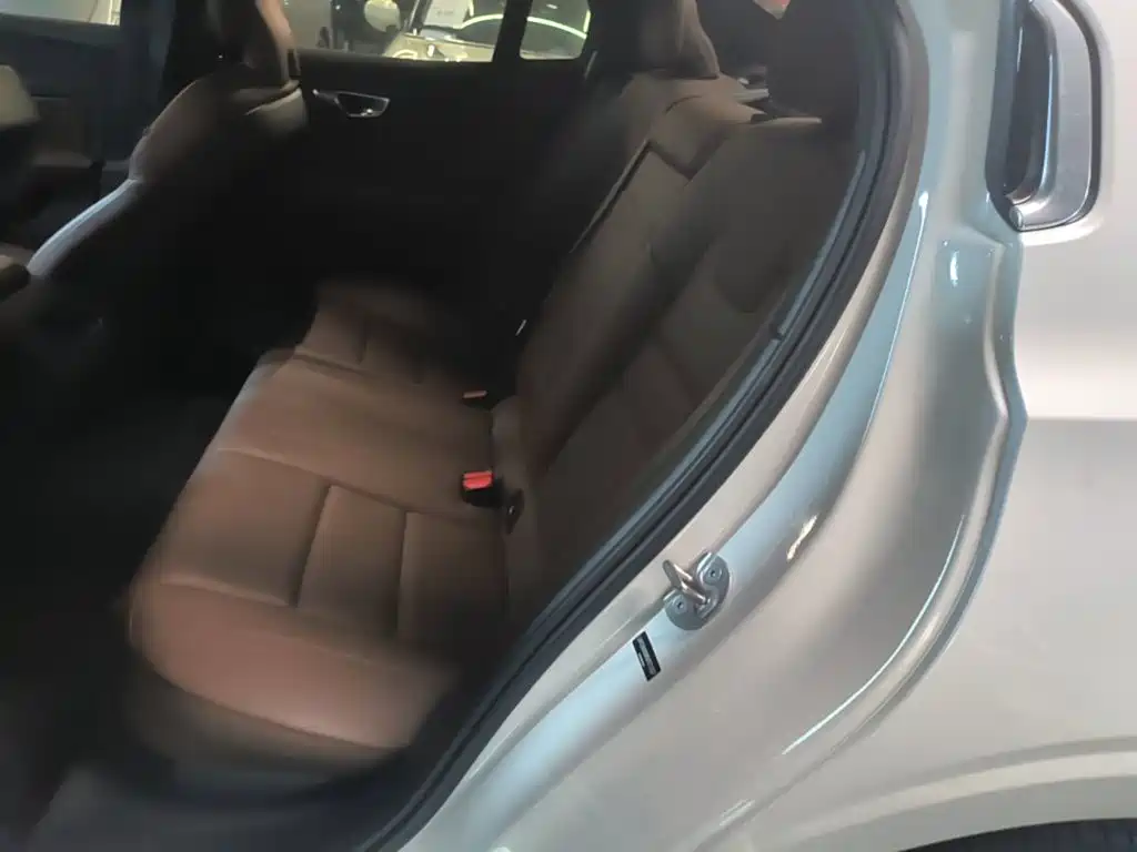 Volvo S60 — миниатюра 17