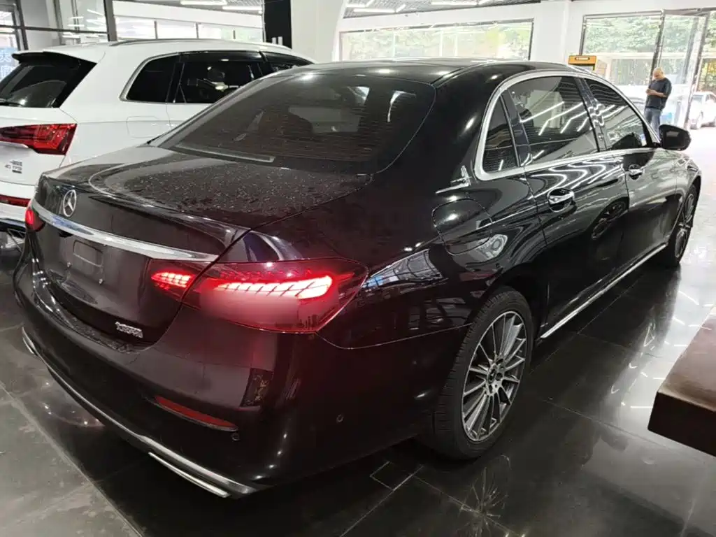 Mercedes-Benz E-Class — миниатюра 7