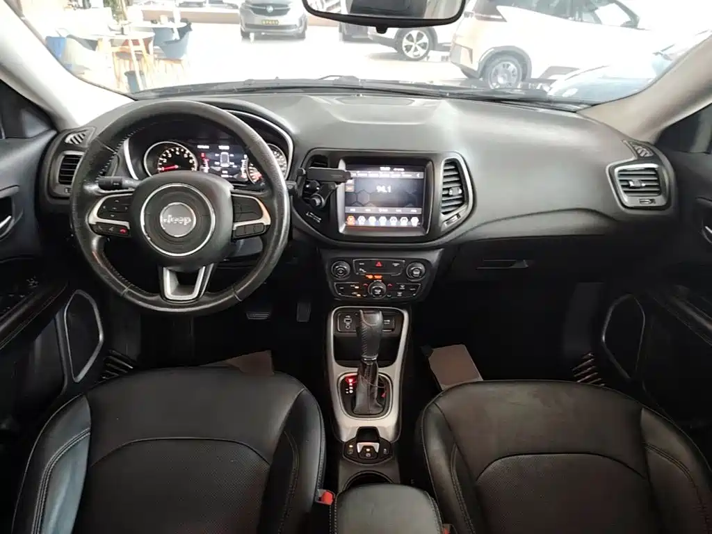 Jeep Compass — миниатюра 10