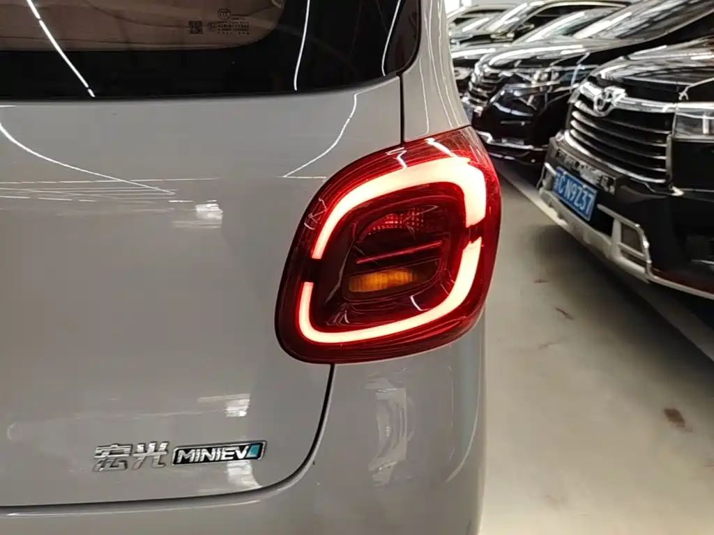 Wuling MINIEV — миниатюра 8