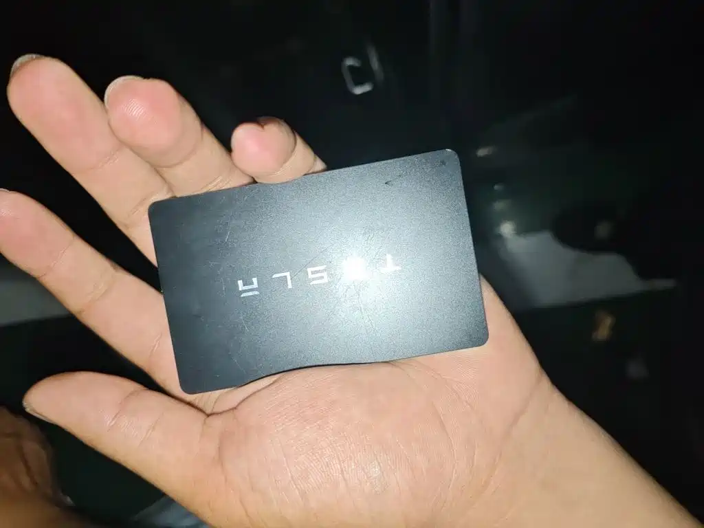 Tesla Model Y — миниатюра 12