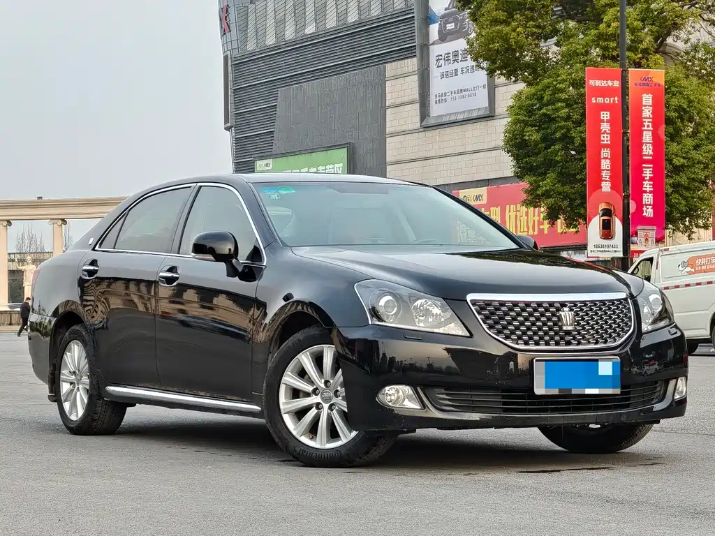 Toyota Crown — миниатюра 3