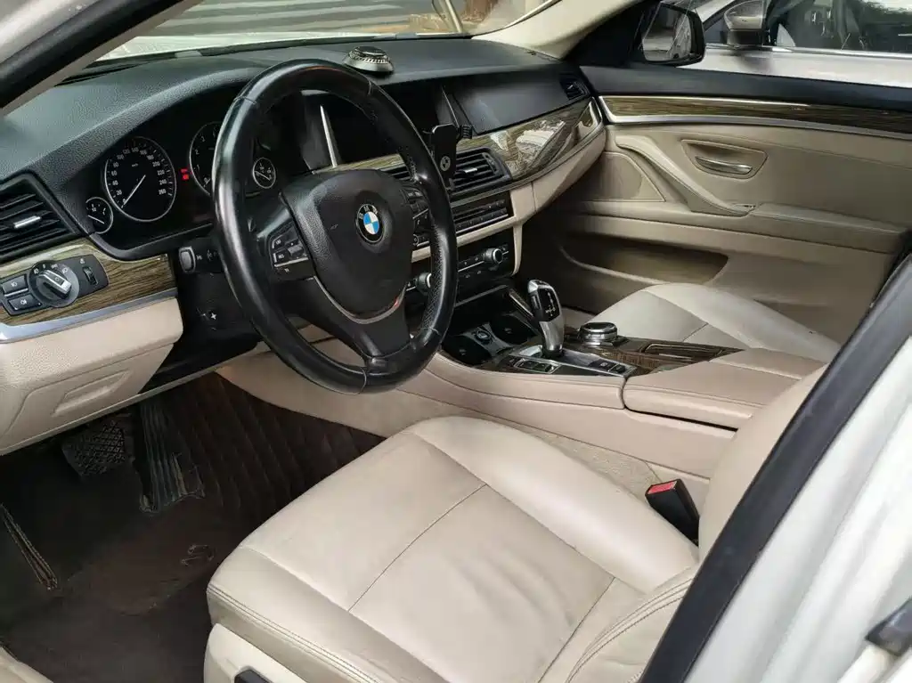 BMW 5 Series — миниатюра 3
