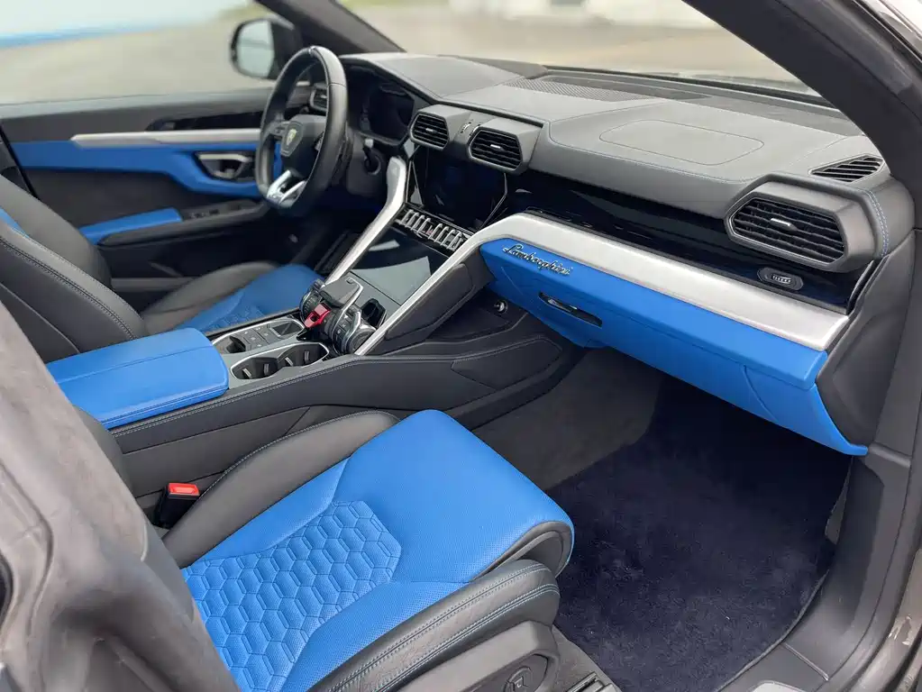 Lamborghini Urus — миниатюра 12