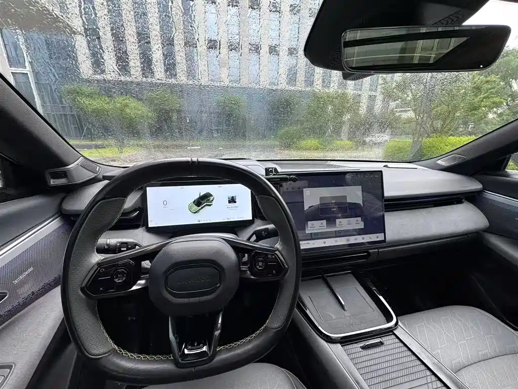 Lynk & Co 08 EM-P 2023 245km Halo